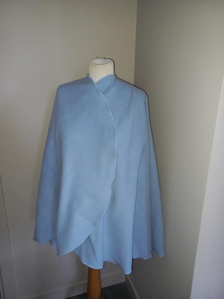 Nieuwe lblauw fleece extra ruim omslagdoek, Ophalen of Verzenden, Nieuw, Blauw, Jas of Mantel