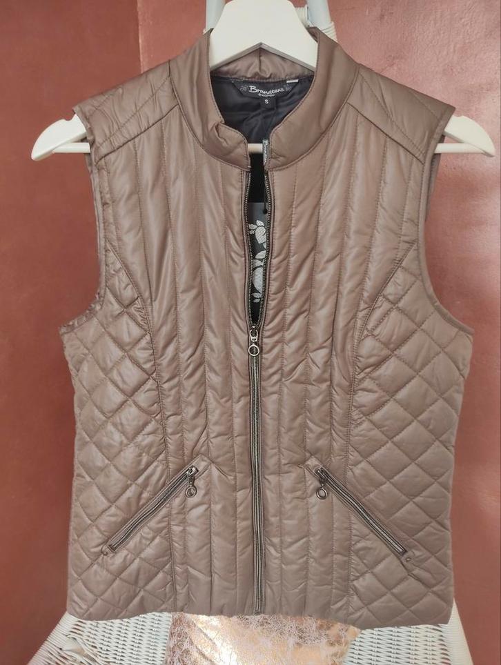 Nieuw - Brandtex bodywarmer taupe bruin np €70 - mt s, Kleding | Dames, Bodywarmers, Nieuw, Maat 36 (S), Bruin, Verzenden