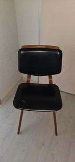 Teak houten stoel met zwart skai leer, Huis en Inrichting, Stoelen, Ophalen, Gebruikt, Zwart, Sixties / Seventies