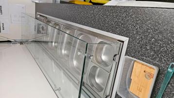 Opzet vitrine koeling 1,6 m bij 39 cm beschikbaar voor biedingen