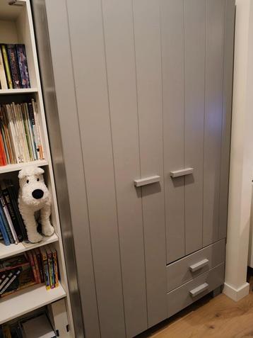 Kast WOOOD lichtgrijs (serie "Dennis") beschikbaar voor biedingen