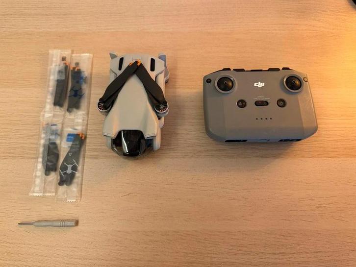DJI Mini 3 Drone + Controller, Audio, Tv en Foto, Drones, Zo goed als nieuw, Ophalen of Verzenden