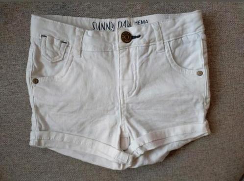 Zgan! Mooie witte shorts / korte broek van Hema. Mt 98/104, Kinderen en Baby's, Kinderkleding | Maat 98, Zo goed als nieuw, Meisje