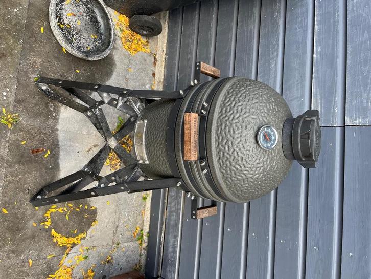 Bastard kamado urban compact + accessoires, Tuin en Terras, Houtskoolbarbecues, Gebruikt, Ophalen