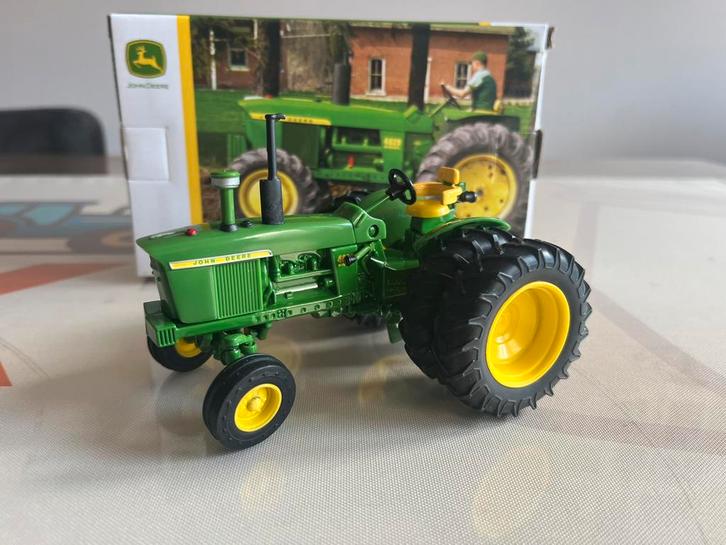 John Deere 4020 tractor met dubbelucht Britains 43311, Hobby en Vrije tijd, Modelauto's | 1:32, Nieuw, Tractor of Landbouw, Britains