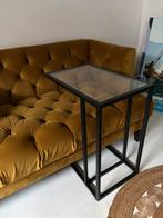 IKEA VITTSJÖ laptophouder bijzettafel zwart metaal en glas., Computers en Software, Laptoptafels, Ophalen, Zo goed als nieuw