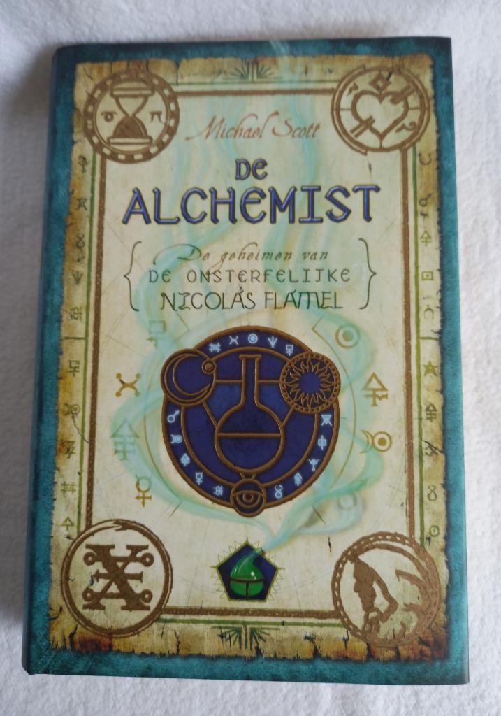 Michael Scott - de alchemist - hardcover, Boeken, Fantasy, Zo goed als nieuw, Ophalen of Verzenden