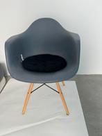 4 kunststof stoelen met kussentje, Vier, Kunststof, Gebruikt, Wit