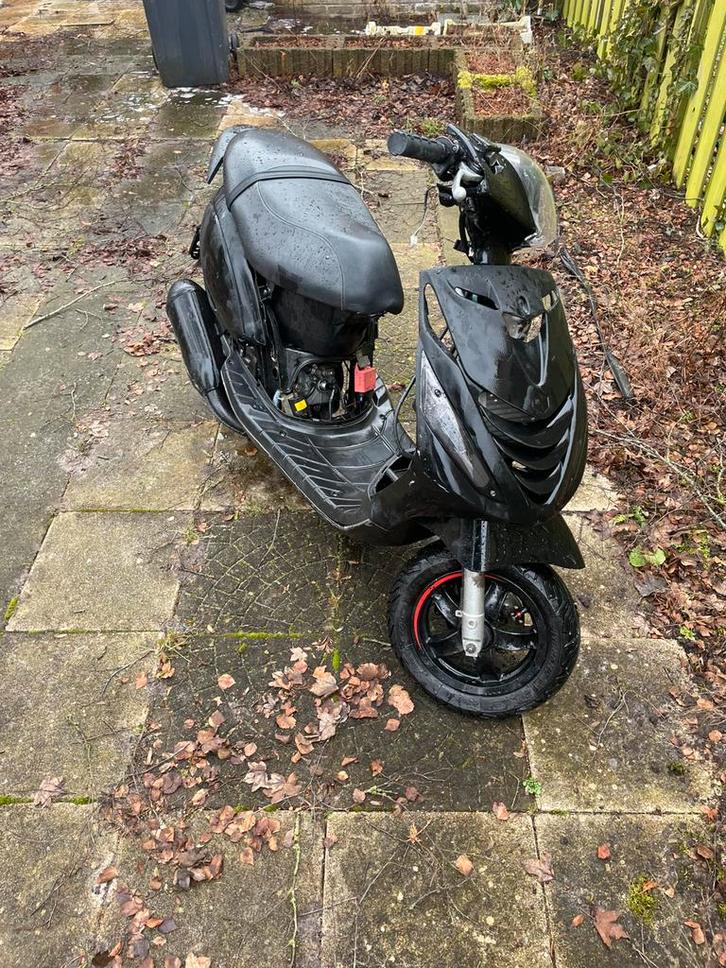 Zip sp lc150, Fietsen en Brommers, Scooters | Piaggio, Zo goed als nieuw, Zip, Benzine, Ophalen