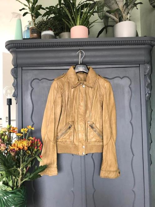 Leren dames jasje, Arma leder mt 34/xs olijf kleur, Kleding | Dames, Jassen | Zomer, Zo goed als nieuw, Maat 34 (XS) of kleiner
