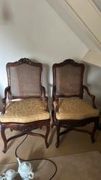 Twee stoelen, Ophalen