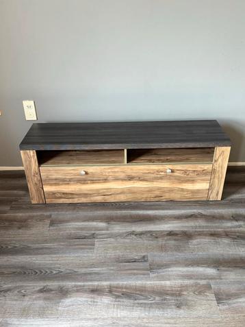 Modern Tv-Meubel + bijpassende wandplank beschikbaar voor biedingen