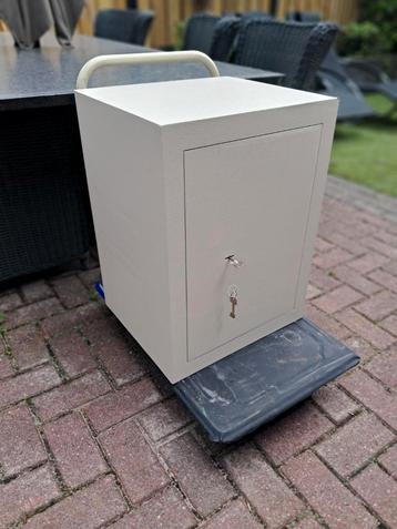 Zeer degelijke kluis / brandkast beschikbaar voor biedingen