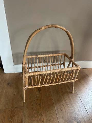Rotan Tijdschriftenrek beschikbaar voor biedingen