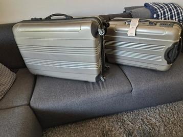 Reiskoffers, 2 stuks, 75x46cm en 67x44cm beschikbaar voor biedingen