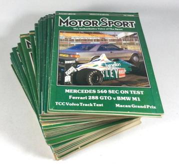 Verzameling motorsport boekjes beschikbaar voor biedingen