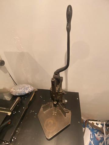 Rondhoek apparaat beschikbaar voor biedingen