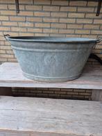 Oude metalen plantenbak / teil, Ophalen