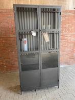 Vitrinekast Industriële Metaal  2deuren+glas laagste prijs, 1 of 2 laden, Nieuw, Glas, 150 tot 200 cm