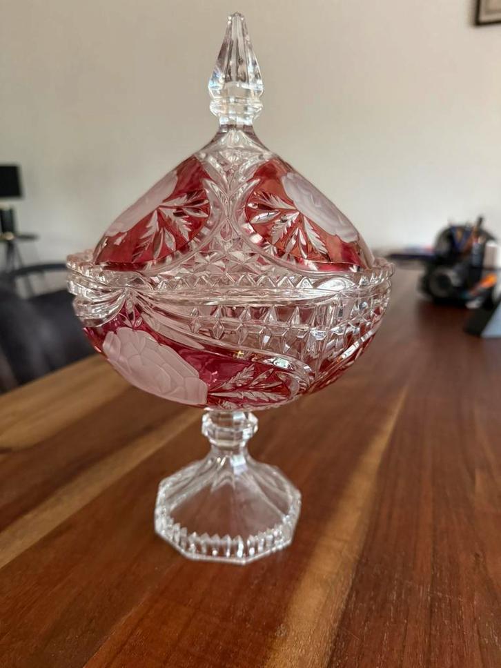 XL Boheemse kristallen bonbonnière – rood glas 32 cm, Antiek en Kunst, Antiek | Glas en Kristal, Ophalen of Verzenden
