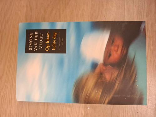 Simone van der Vlugt - Op klaarlichte dag, Boeken, Thrillers, Zo goed als nieuw, Nederland, Ophalen