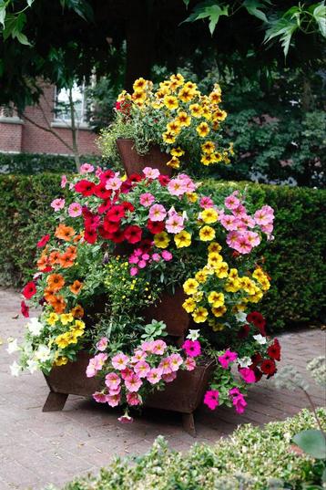 Cortenstalen bloementoren oftewel de orginele Stapeltuin beschikbaar voor biedingen