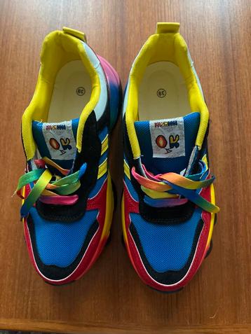 Kleurige sneakers maat 37 beschikbaar voor biedingen