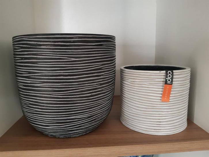 2x Capi bloempot Nature Rib ivoor + antraciet / zwart, Tuin en Terras, Bloempotten, Zo goed als nieuw, Kunststof, Minder dan 40 cm