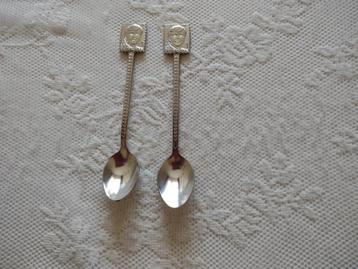 koffielepels met de postzegel van de koning (2) beschikbaar voor biedingen