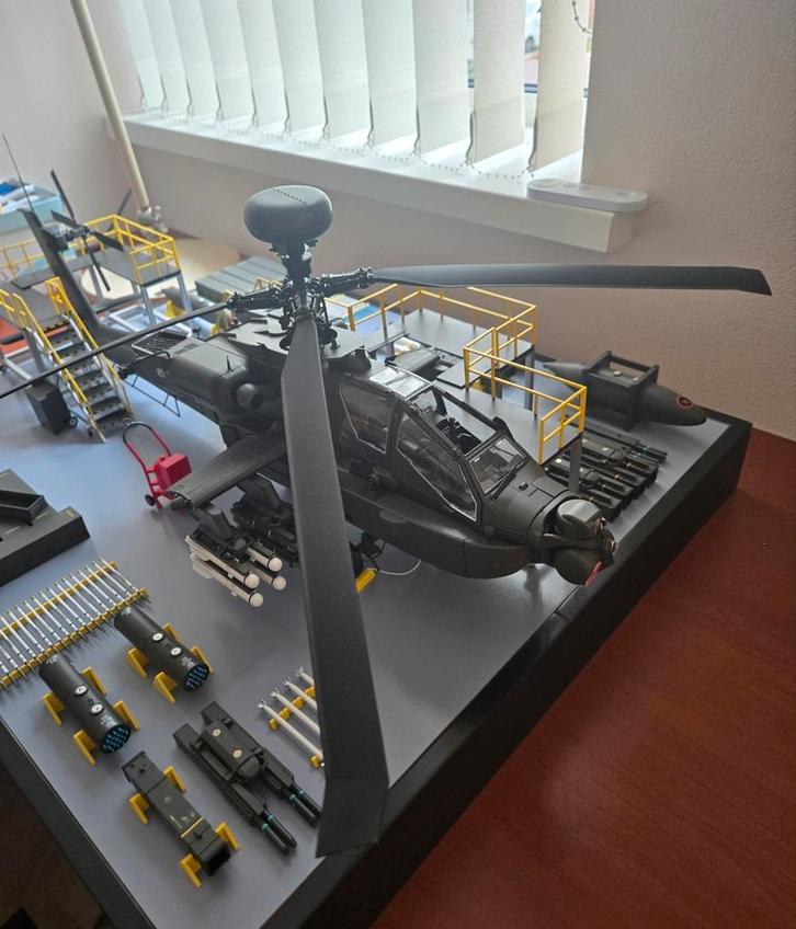 Modelbouw Apache Helikopter, Hobby en Vrije tijd, Modelbouw | Vliegtuigen en Helikopters, Zo goed als nieuw, Overige merken, Ophalen of Verzenden