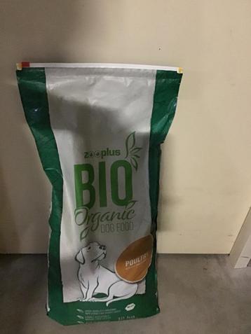 12 kg Zooplus Bio Honden brokken + 6 x 1 kg Wolf + Purizon beschikbaar voor biedingen