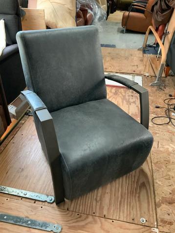 Fauteuil  2 stuks op voorraad beschikbaar voor biedingen