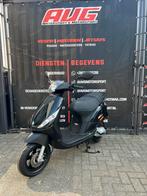 NIEUWSTAAT Piaggio zip 2 takt 2015 BROM 881km GRATIS BEZORGD, Fietsen en Brommers, Scooters | Piaggio, Maximaal 45 km/u, Zip, Ophalen of Verzenden