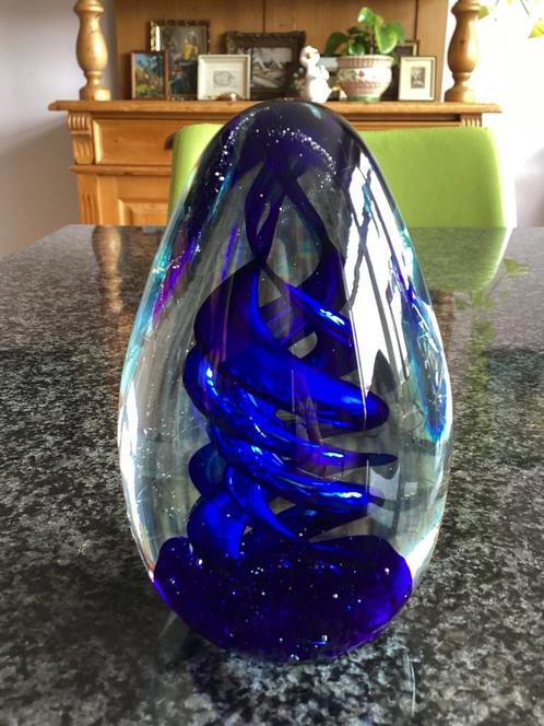 Presse papier, glas, blauw, eivormig, handgemaakt, vintage, Antiek en Kunst, Antiek | Glas en Kristal, Ophalen
