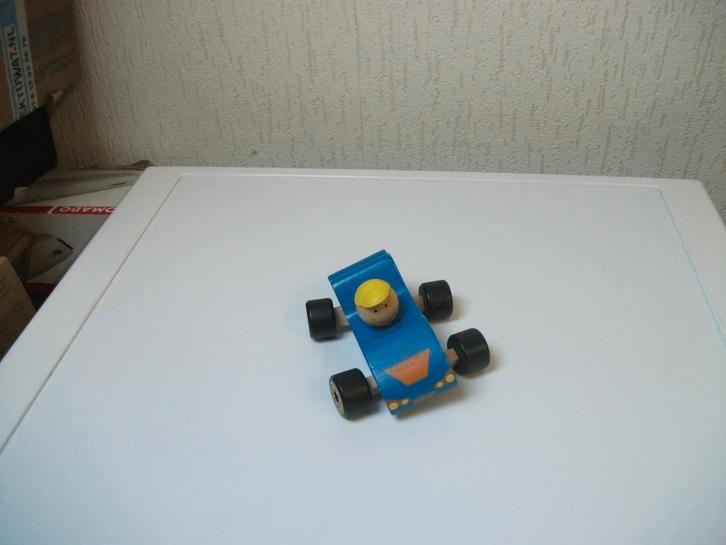 Houten kantel race auto blauw, Kinderen en Baby's, Speelgoed | Houten speelgoed, Gebruikt, Ophalen of Verzenden