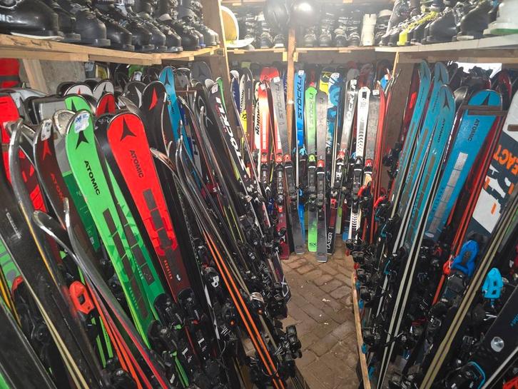 Beste adres voor skis GROOTSTE VOORRAAD MET VAKKUNDIG ADVIES, Sport en Fitness, Skiën en Langlaufen, Zo goed als nieuw, Ski's