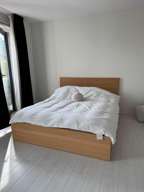 Ikea bed MALM Bedframe, met 2 bedlades, eikenfineer, 180x200, Huis en Inrichting, Slaapkamer | Bedden, Zo goed als nieuw, Tweepersoons
