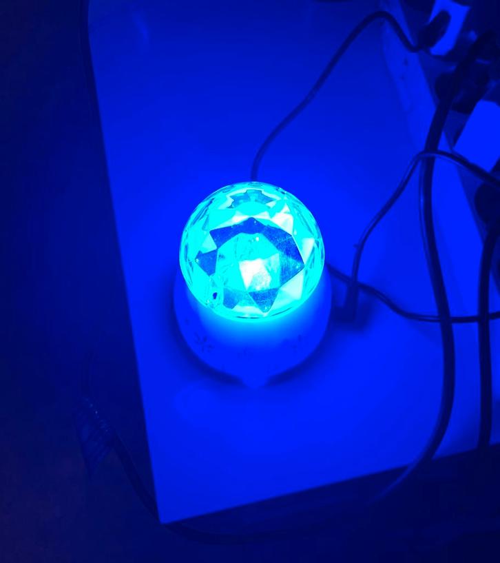 LED Disco Lamp Kleurrijke Draaiende Party Light voor Kamer, Muziek en Instrumenten, Licht en Laser, Nieuw, Discobol, Ophalen of Verzenden