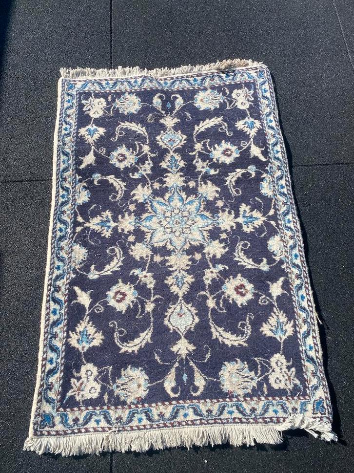 Antiek handgeknoopt Iran Nain Tapijt met Bloemmotief, Antiek en Kunst, Antiek | Kleden en Textiel, Ophalen of Verzenden
