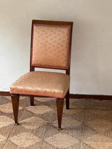 Vintage stoeltje beschikbaar voor biedingen