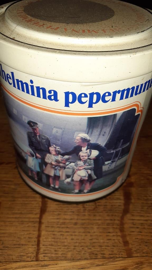 Vintage Wilhelmina Pepermunt Blik (beatrix/bernard 3 prinses, Verzamelen, Blikken, Ophalen of Verzenden, Gebruikt, Overige, Overige merken