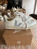 Veja sneakers (als nieuw), wit met lichtblauw logo., Kleding | Dames, Schoenen, Ophalen of Verzenden, Wit, Zo goed als nieuw, Veja