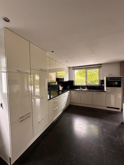 Keuken, Huis en Inrichting, Keuken | Complete keukens, Gebruikt, Hoekkeuken, Wit, Graniet of Steen, Hoogglans of Gelakt, Ophalen