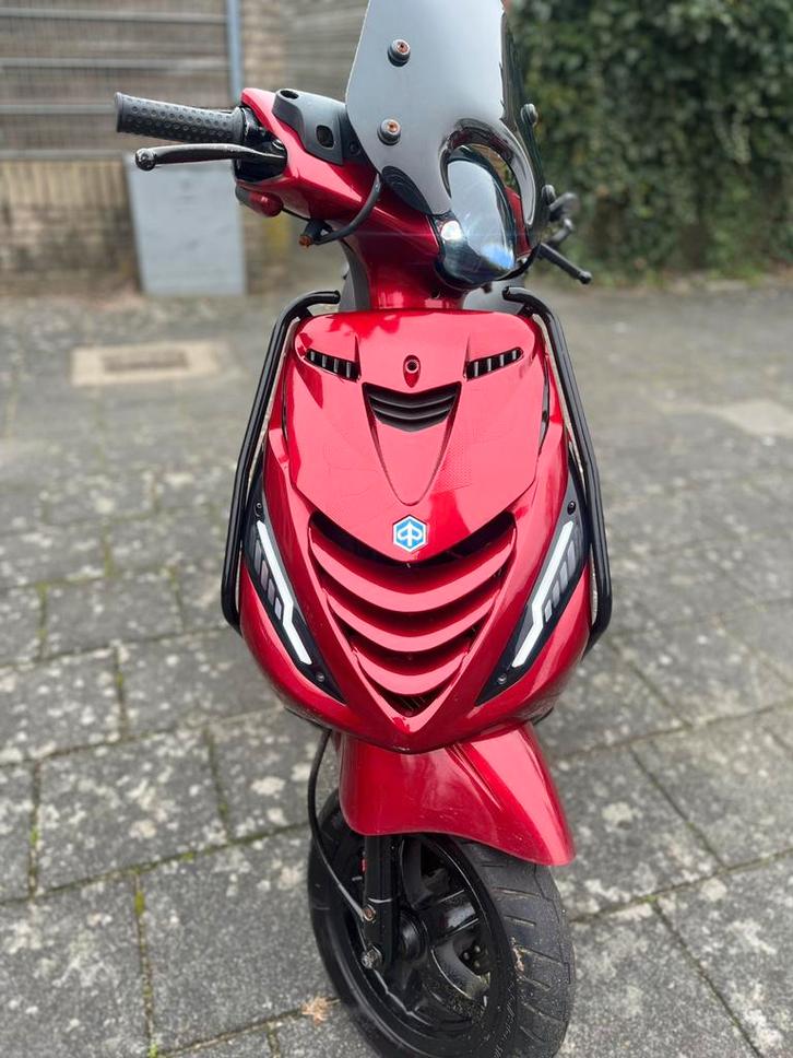 Piaggio Zip//Brom//CandyRed//Alpha//Smoke//Led, Fietsen en Brommers, Scooters | Piaggio, Zo goed als nieuw, Zip, Benzine, Ophalen of Verzenden