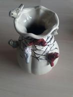 handgemaakte vaas met vogels in prachtige kleuren, Huis en Inrichting, Woonaccessoires | Vazen, Overige kleuren, Aardewerk of Porselein