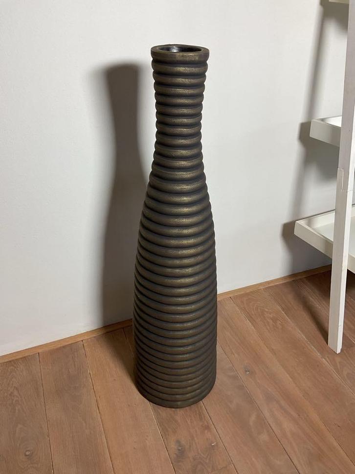 Grote vaas met ribbelstructuur – sober en stijlvol, Huis en Inrichting, Woonaccessoires | Vazen, Zo goed als nieuw, Overige kleuren