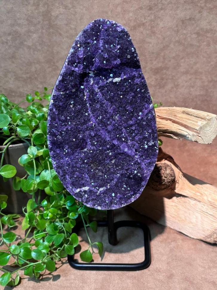 Amethist op standaard, Verzamelen, Mineralen en Fossielen, Mineraal, Ophalen of Verzenden