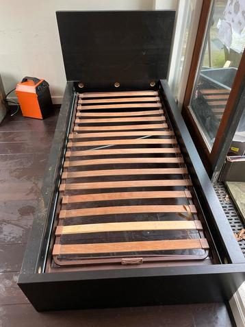 Zwart Houten Bedframe - Eenpersoons beschikbaar voor biedingen