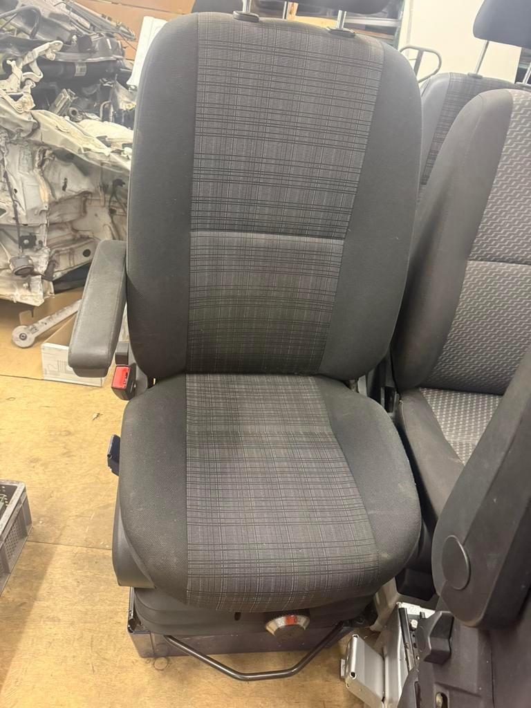 Geveerde bestuurdersstoel sprinter w906 met lage onderbak, Ophalen, Gebruikt, Mercedes-Benz, M