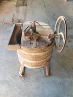 Antieke houten wasmachine, Ophalen